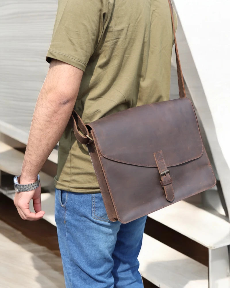 Classic work bag for professionals in full-grain leather