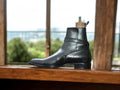 Men’s fashion boots with wrap-around buckle design
