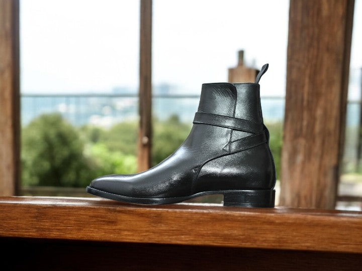 Men’s fashion boots with wrap-around buckle design