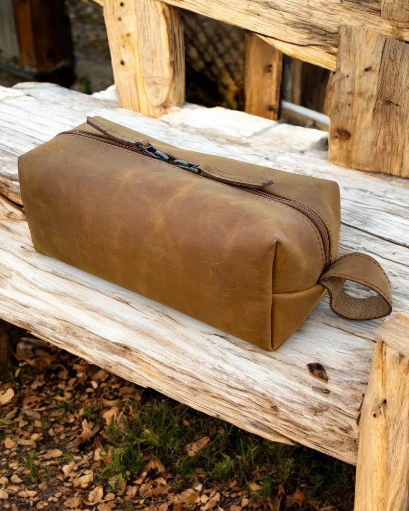 Compact shaving bag for grooming essentials