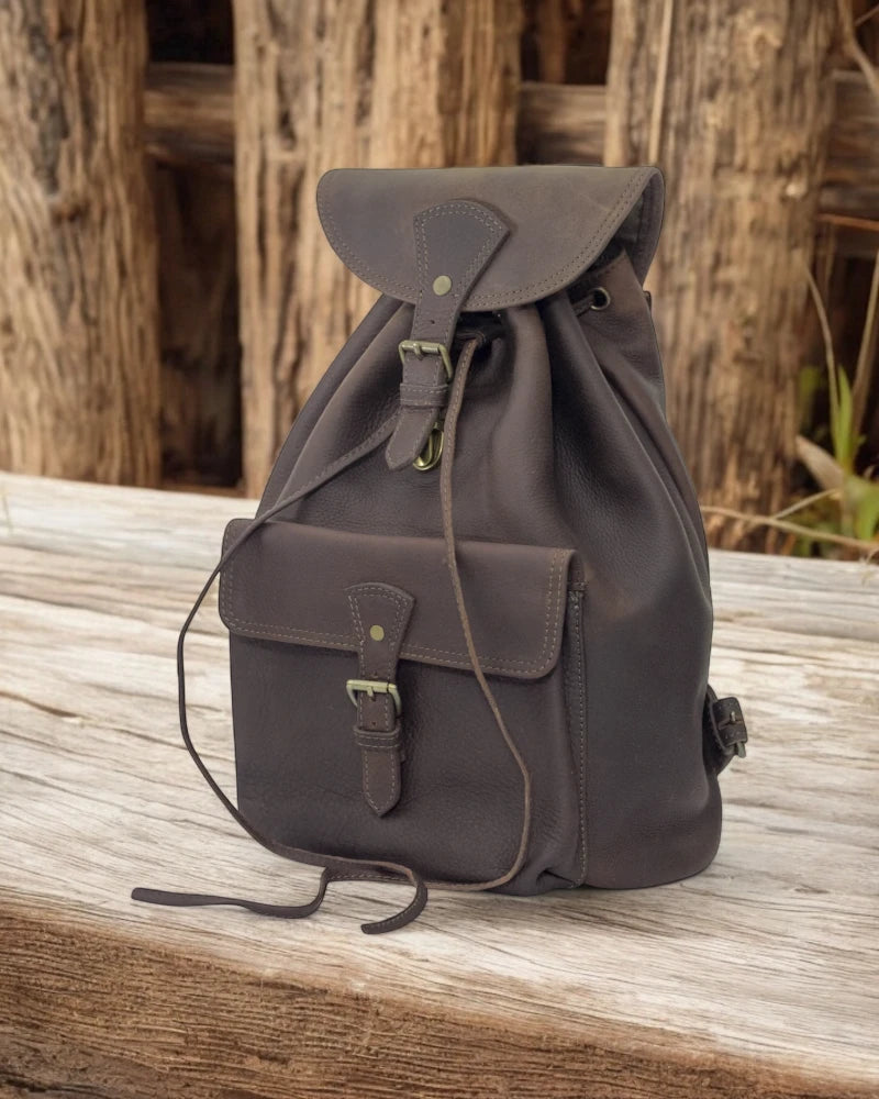 Wide front zipper pocket with brass hardware.