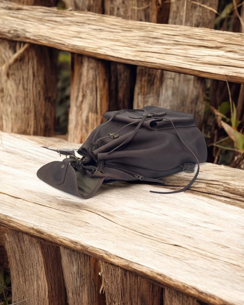 Rear security zipper compartment.