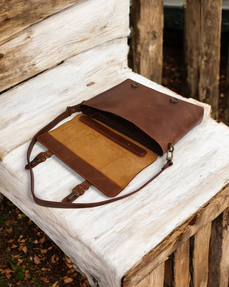 Classic laptop messenger bag with padded interior